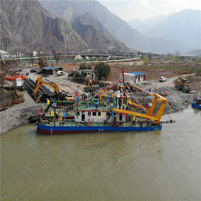 Industriële pomp voor het graven van de rivier
