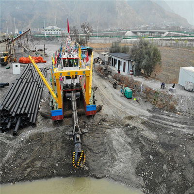 Industriële pomp voor het graven van de rivier
