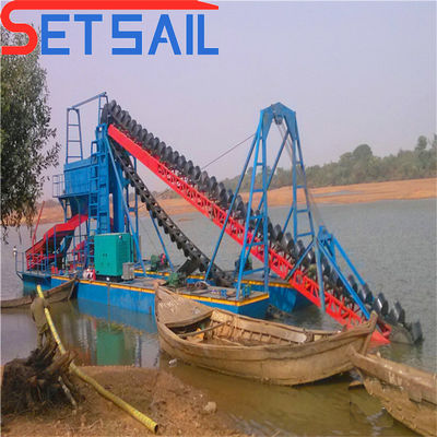 Gepersonaliseerde Dredger met een hoge dredegediepte, een ketting met een emmer met zand en modder, met terugbetaling